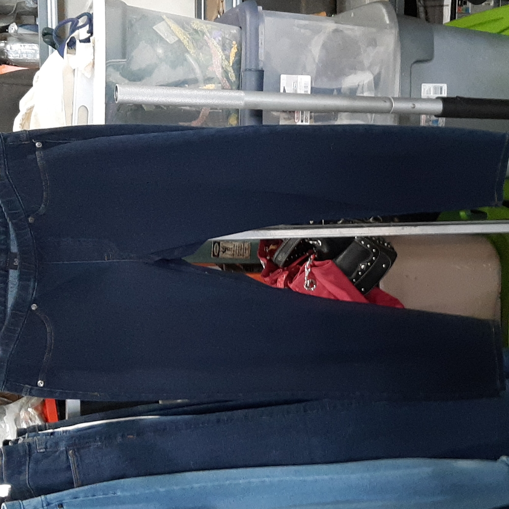HUE Capris Size Medium
